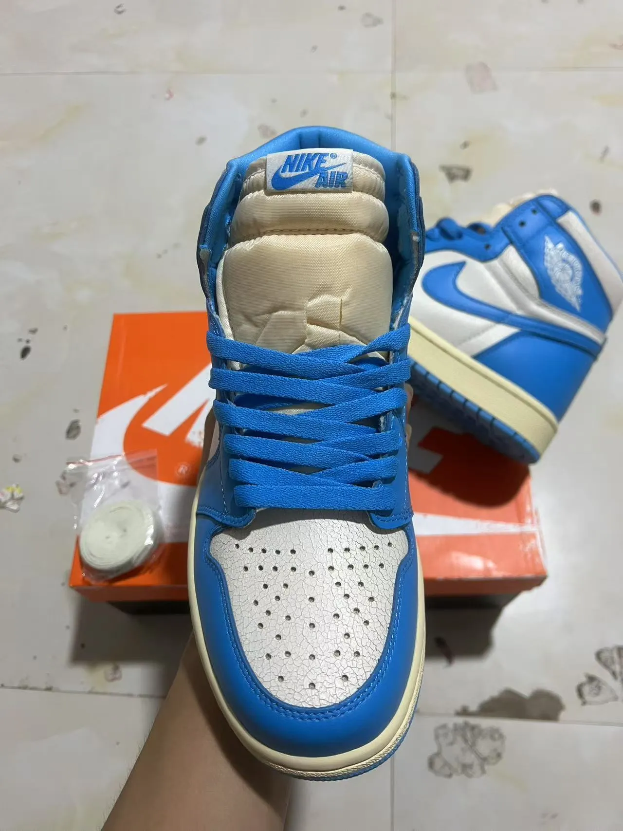 Air Jordan 1 High tênis de basquete azul royal e branco 3
