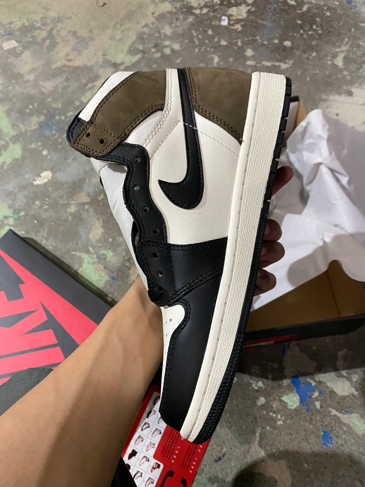 Air Jordan 1 High Top Olive Brown White Black Basketball Shoes 4