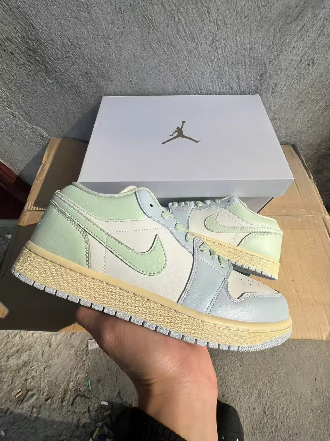 Tênis lifestyle Air Jordan 1 Low colorblock verde menta pastel 1