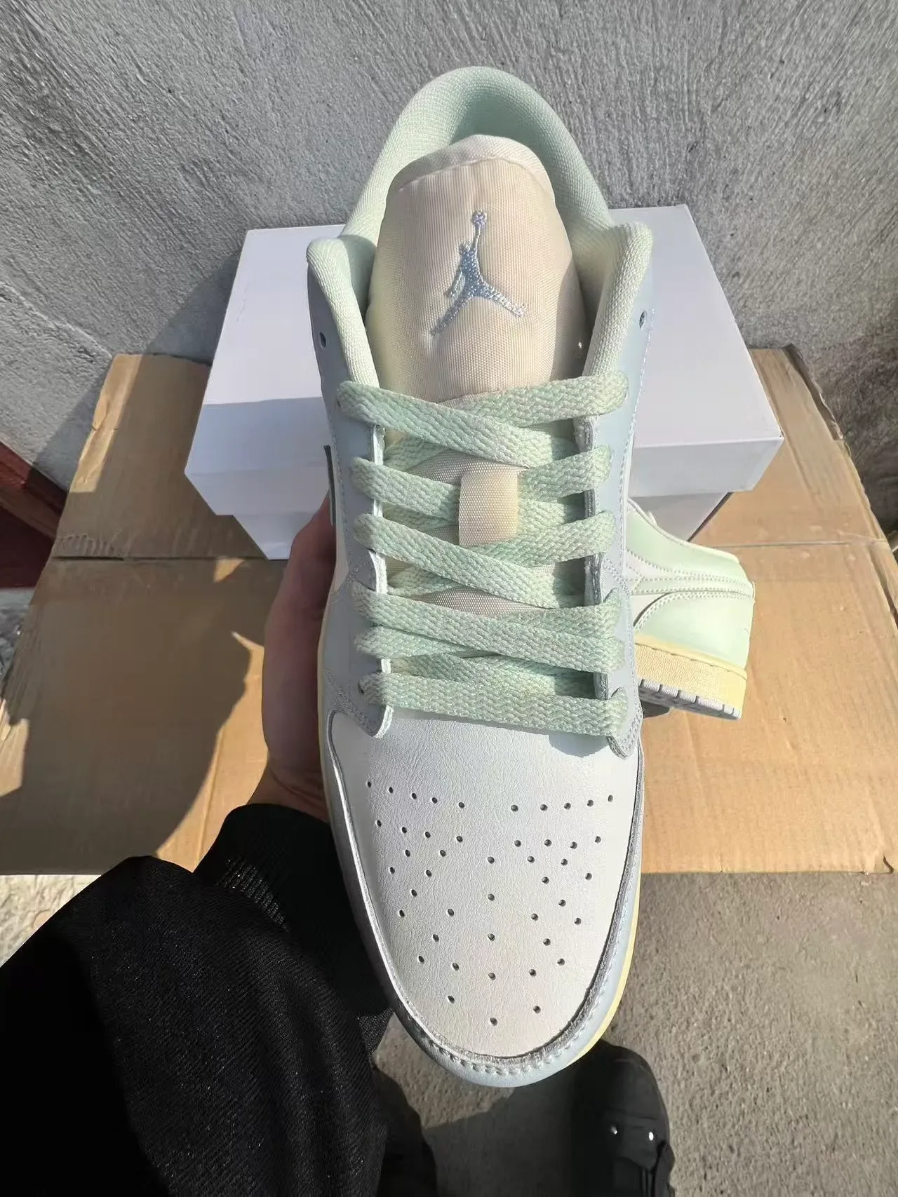 Tênis lifestyle Air Jordan 1 Low colorblock verde menta pastel 3