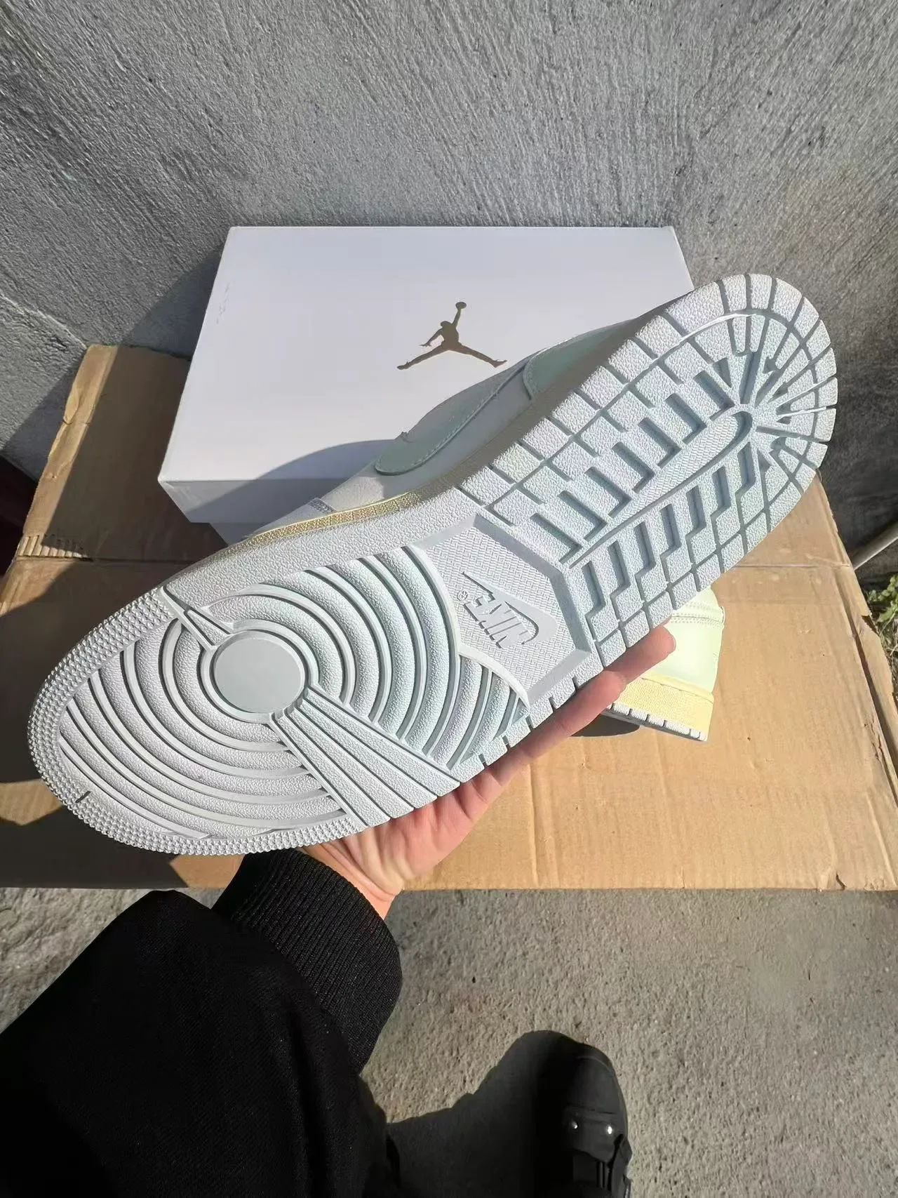 Tênis lifestyle Air Jordan 1 Low colorblock verde menta pastel 6
