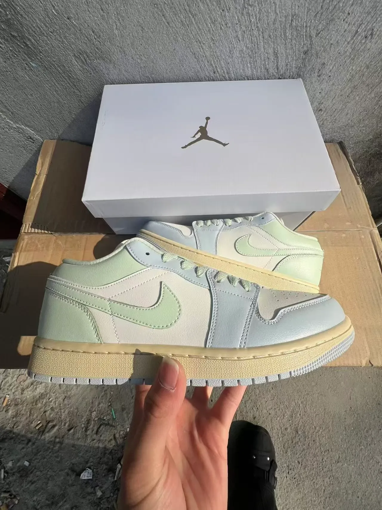 Tênis lifestyle Air Jordan 1 Low colorblock verde menta pastel 7
