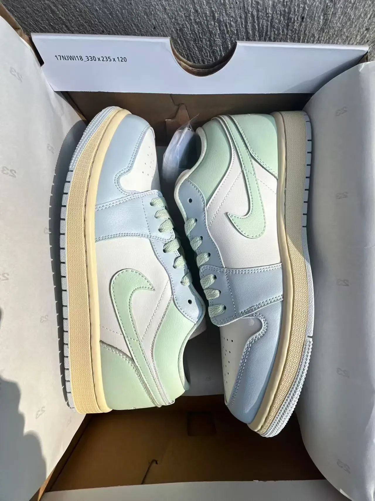 Tênis lifestyle Air Jordan 1 Low colorblock verde menta pastel 9