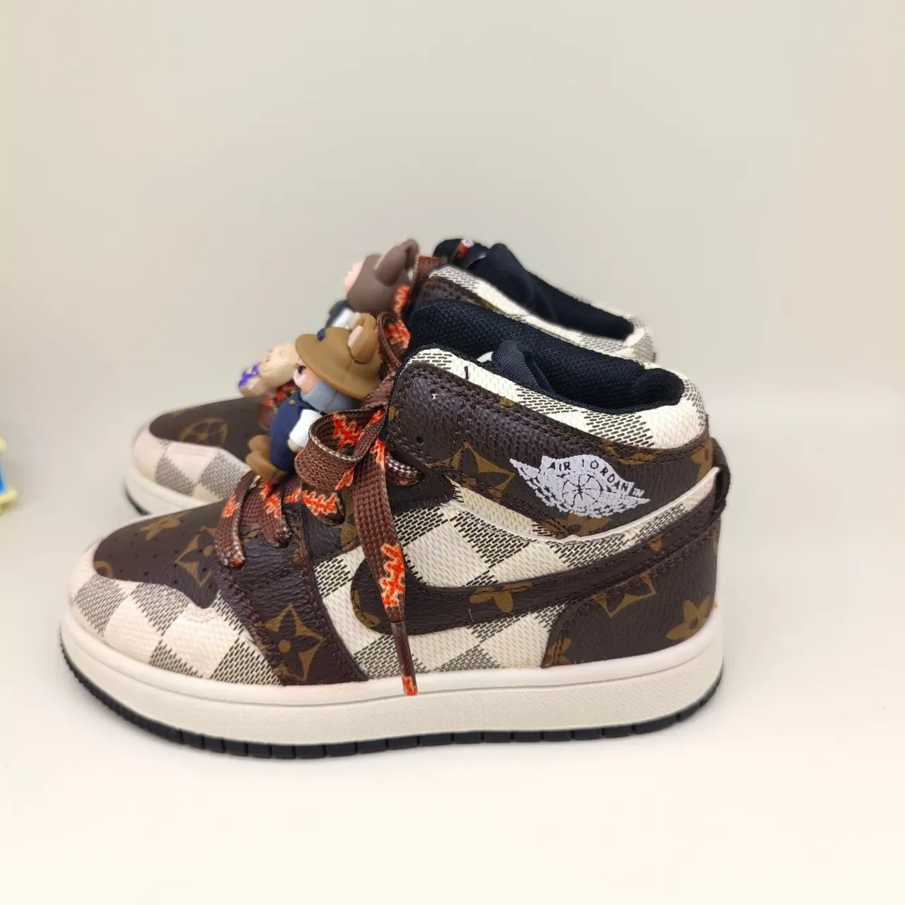 Air Jordan 1 Low sneakers lifestyle rose et blanc 14