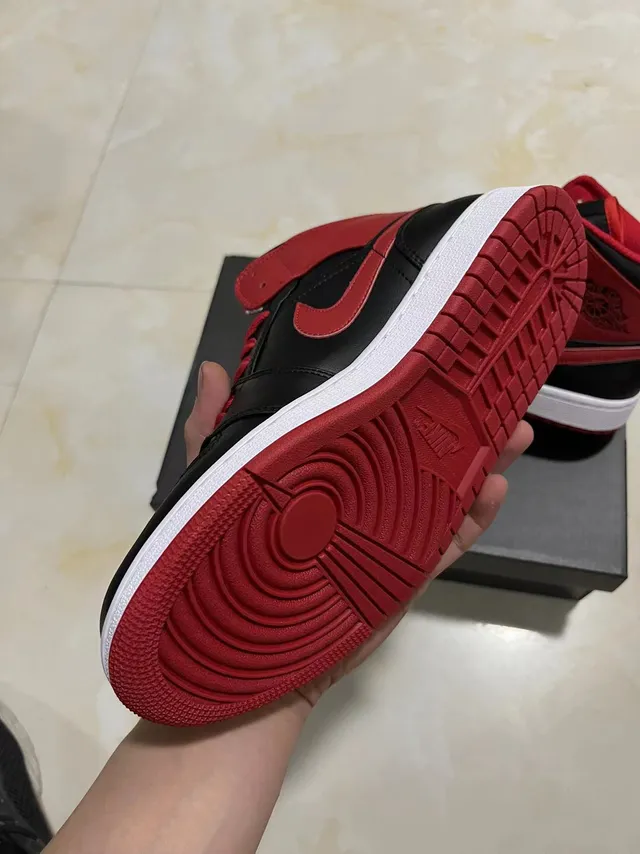 Air Jordan 1 Mid Black University Red White Basketball Shoes 4