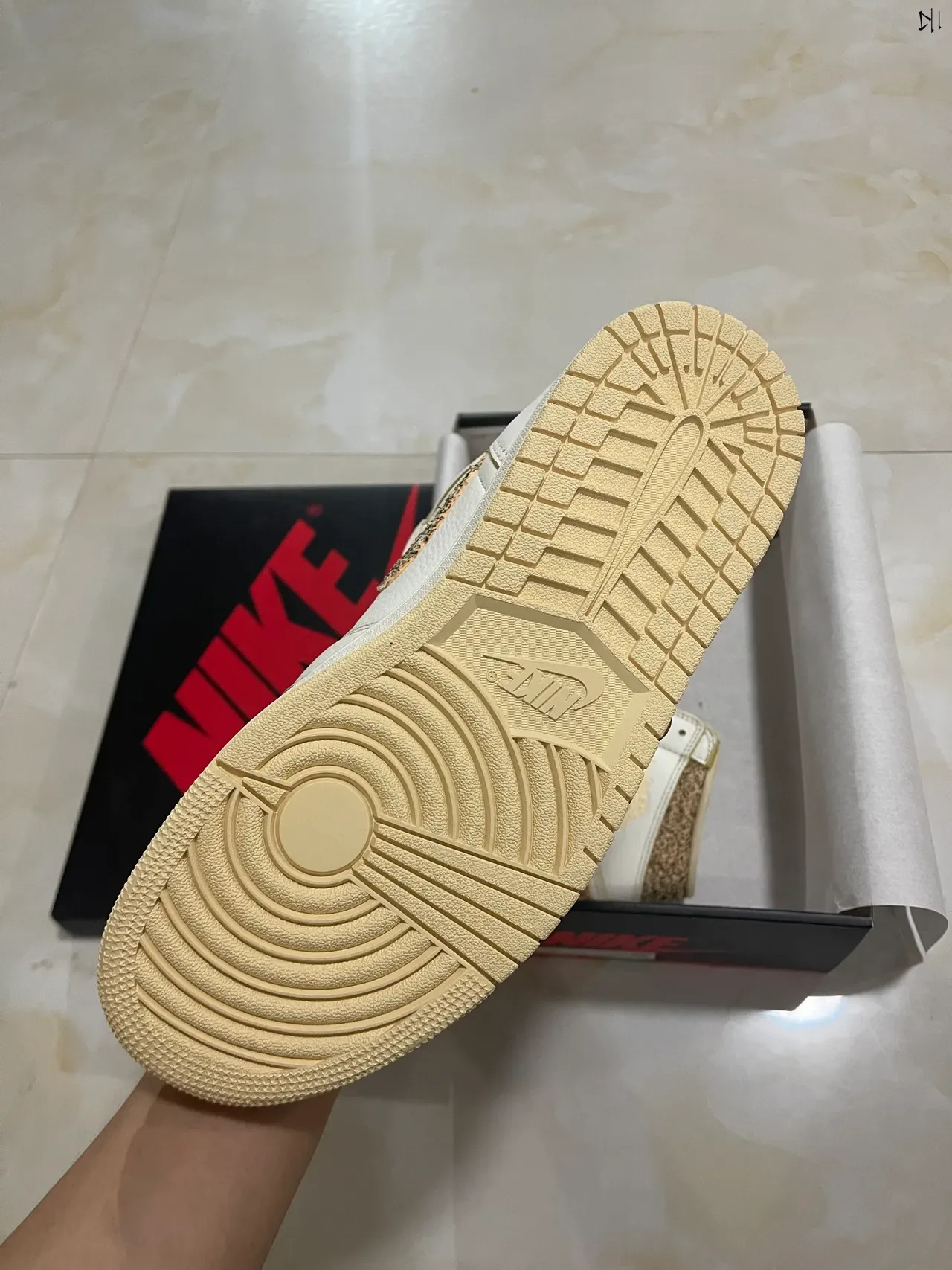 Air Jordan 1 Off-White Beige Speckled Leather Zapatos de Baloncesto 5