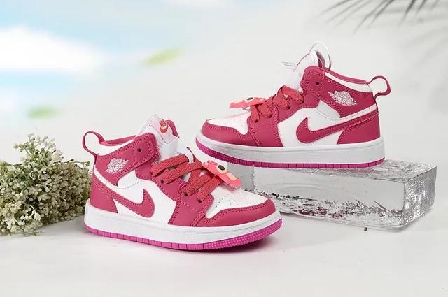 Chaussures de basketball montantes Air Jordan 1 rose et blanc 11