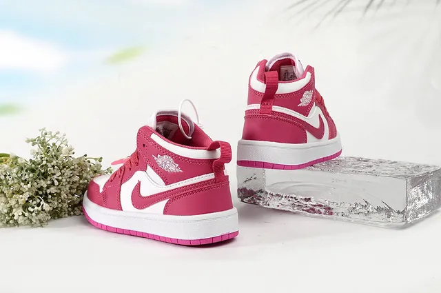 Chaussures de basketball montantes Air Jordan 1 rose et blanc 12