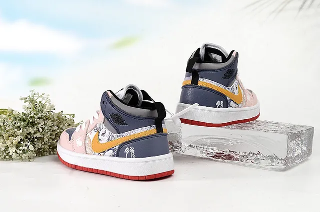 Chaussures de basketball montantes Air Jordan 1 rose et blanc 13