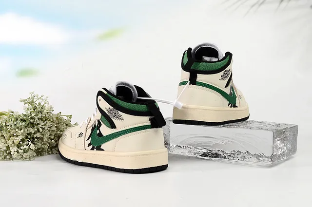 Chaussures de basketball montantes Air Jordan 1 rose et blanc 19