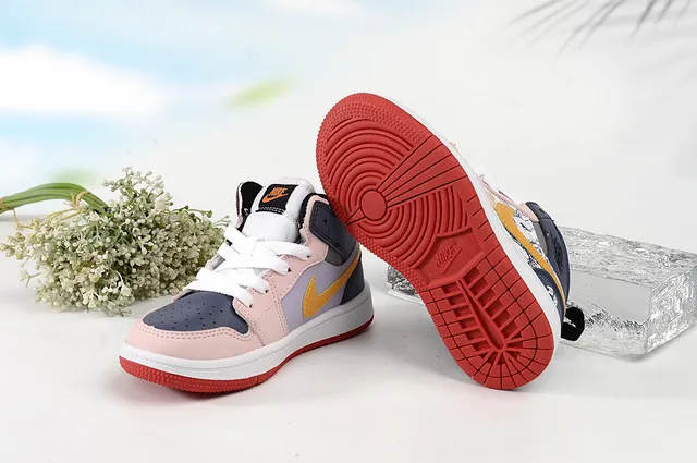 Chaussures de basketball montantes Air Jordan 1 rose et blanc 21