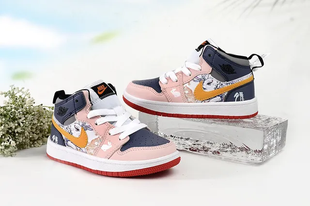 Chaussures de basketball montantes Air Jordan 1 rose et blanc 22
