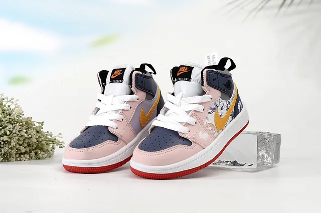 Chaussures de basketball montantes Air Jordan 1 rose et blanc 23