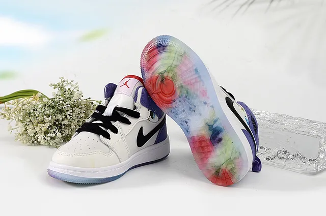 Chaussures de basketball montantes Air Jordan 1 rose et blanc 24
