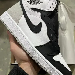 Air Jordan 1 White Black High-Top Leather-Suede Mix Basketball Shoes