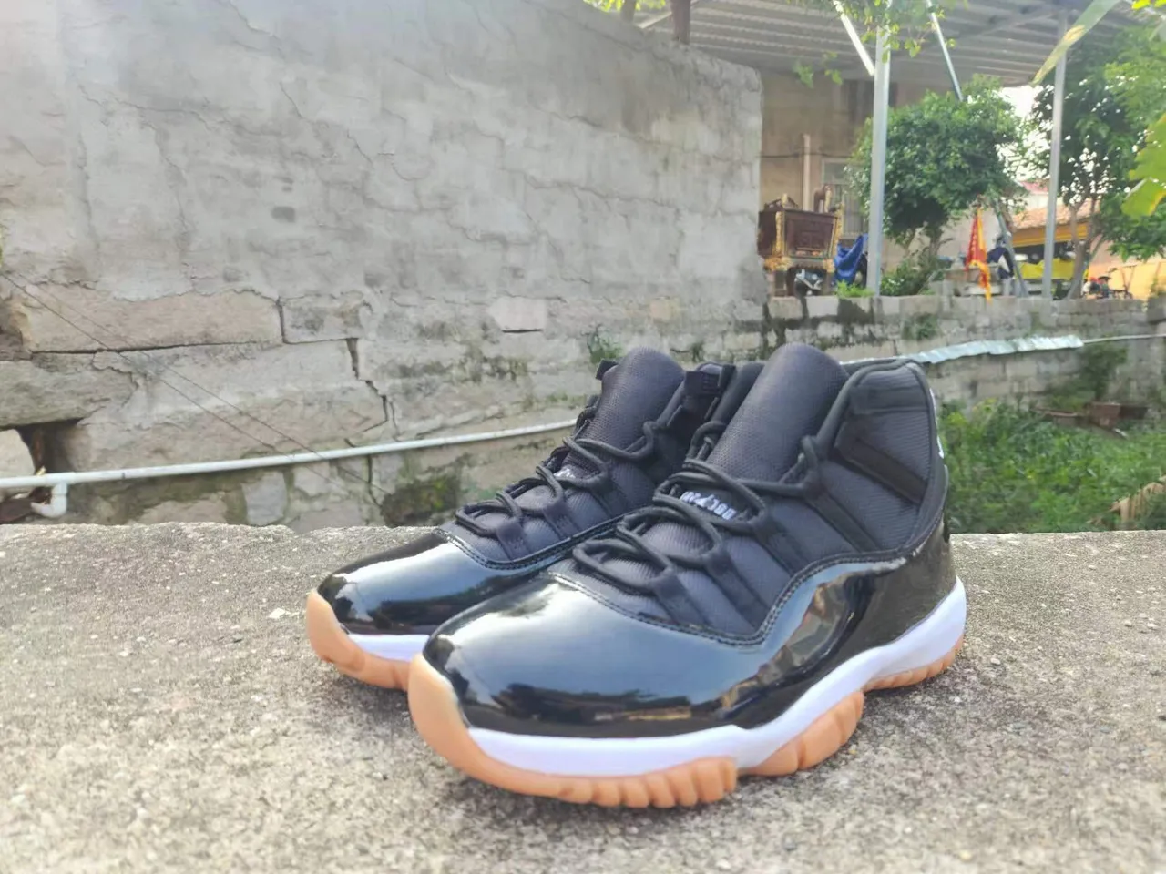 Air Jordan 11 Black Patent Leather Gum Basketball Shoes 2