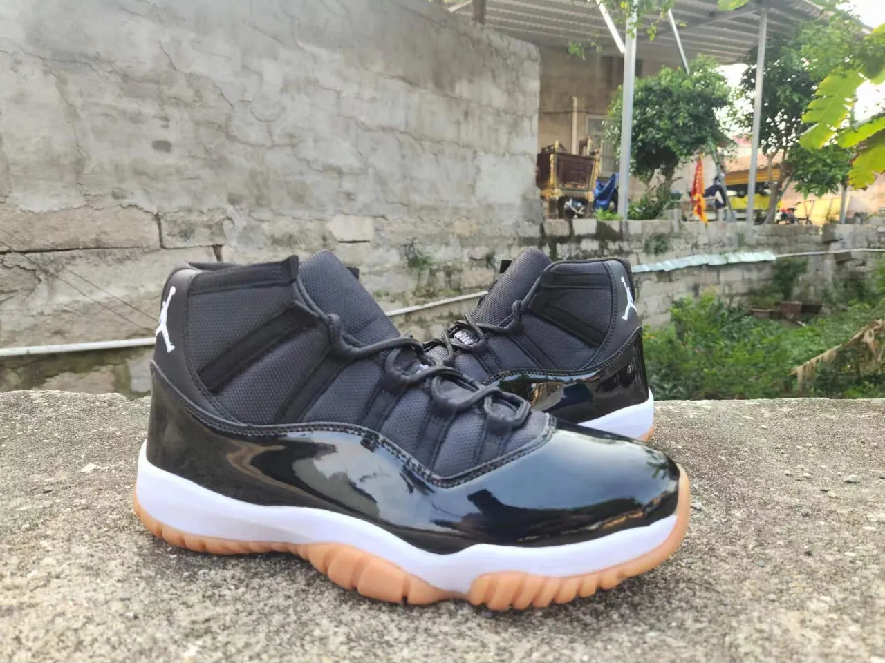 Air Jordan 11 Black Patent Leather Gum Basketball Shoes 3