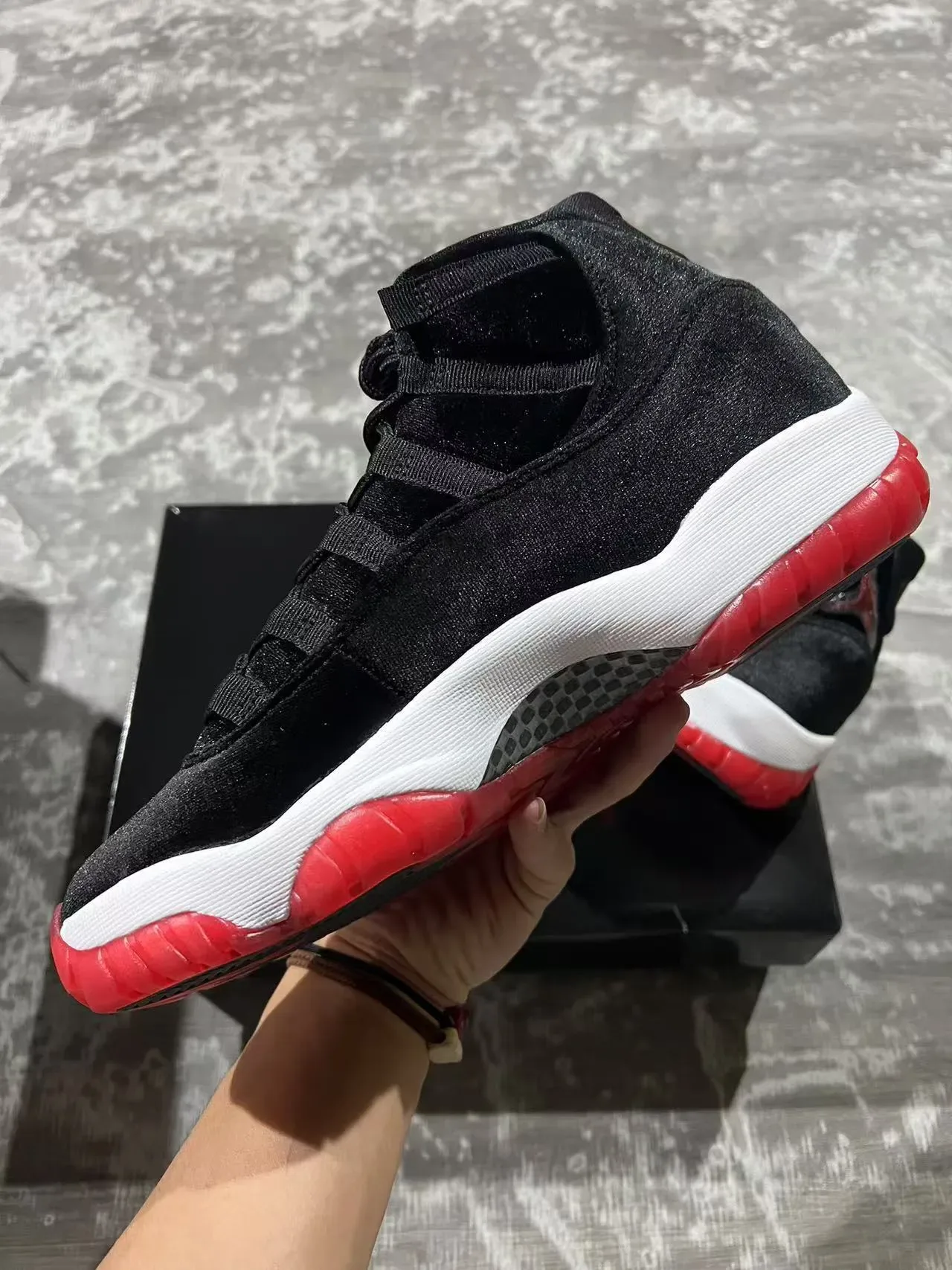 Air Jordan 11 Preto Branco Vermelho Veludo Tênis de Basquete Cano Alto 5