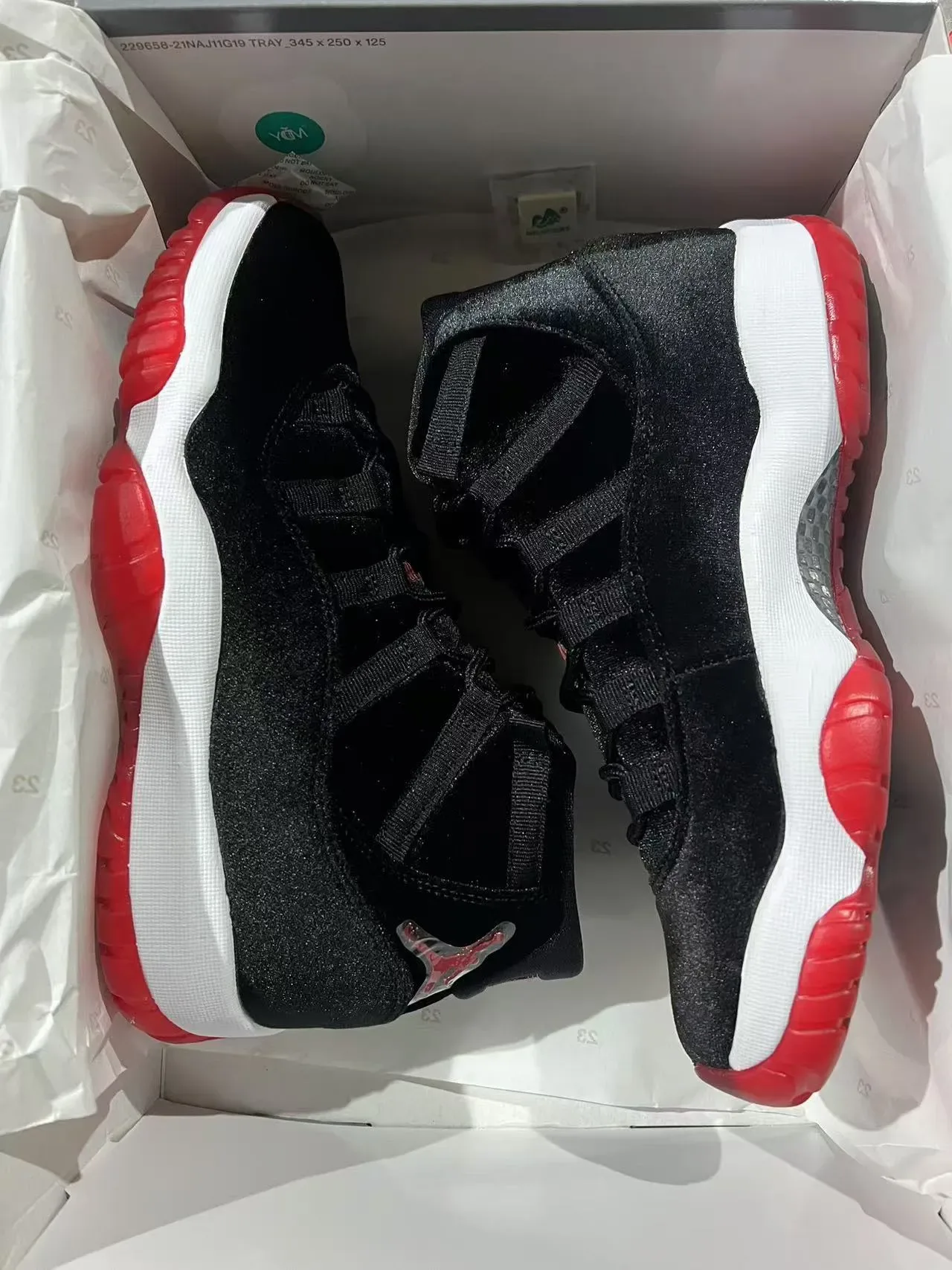 Air Jordan 11 Preto Branco Vermelho Veludo Tênis de Basquete Cano Alto 9
