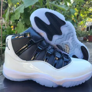 Air Jordan 11 Glossy White and Black Patent Leather Basketball Shoes