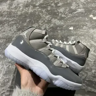 Air Jordan 11 灰白漆皮篮球鞋