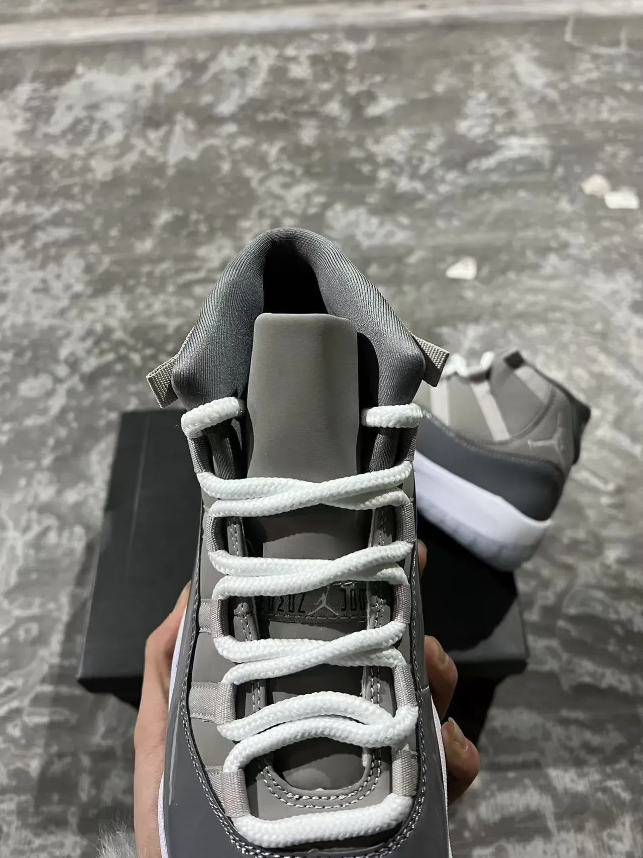 Air Jordan 11 Zapatillas de Baloncesto Gris y Blanco de Cuero Patentado 4