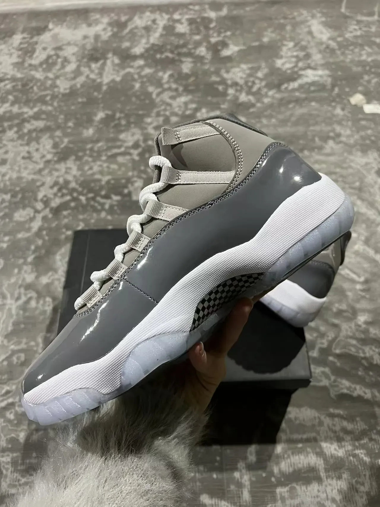 Air Jordan 11 Zapatillas de Baloncesto Gris y Blanco de Cuero Patentado 5