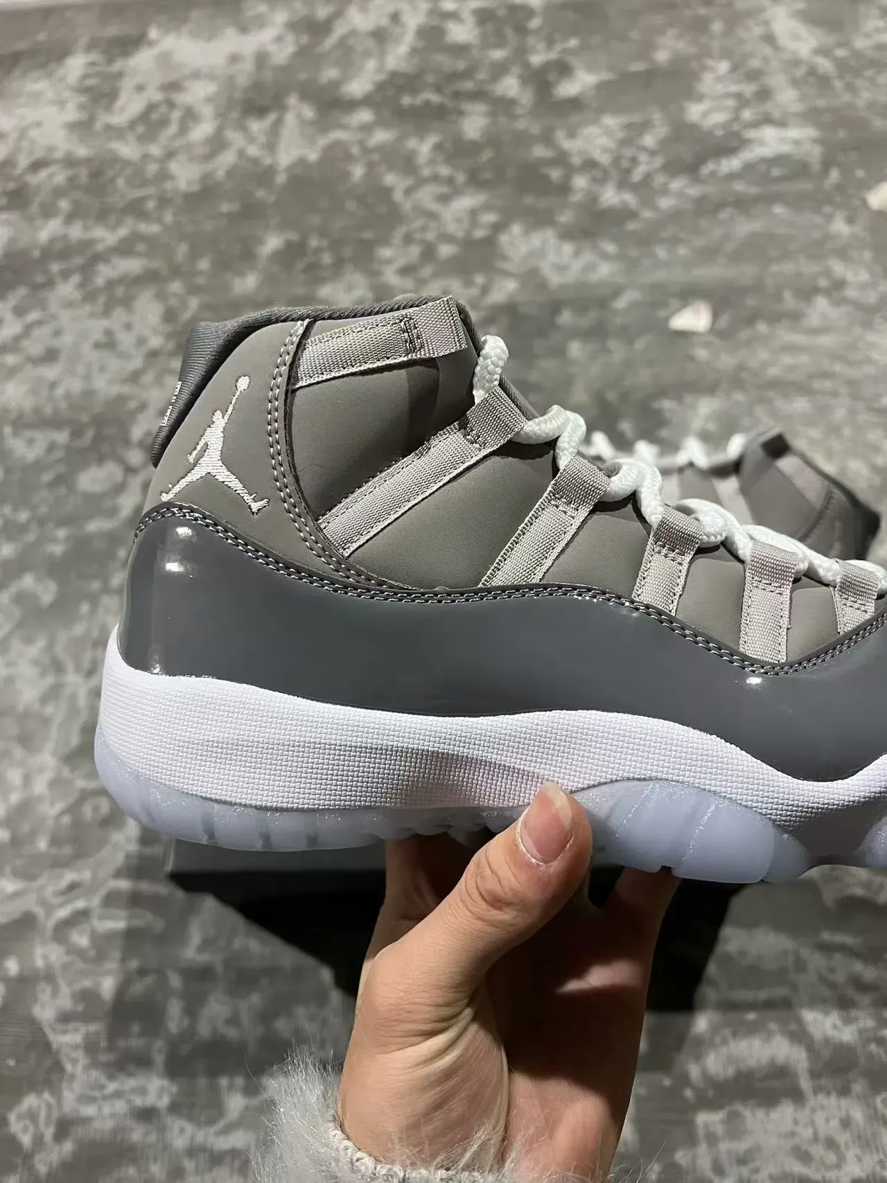 Air Jordan 11 Zapatillas de Baloncesto Gris y Blanco de Cuero Patentado 7
