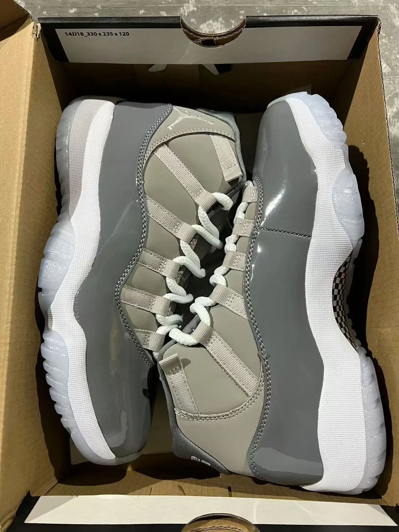 Air Jordan 11 Zapatillas de Baloncesto Gris y Blanco de Cuero Patentado 9