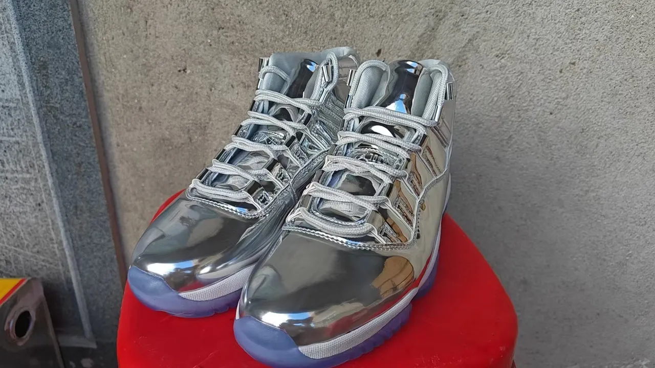 Zapatillas de baloncesto de caña alta Air Jordan 11 cromadas reflectantes 2