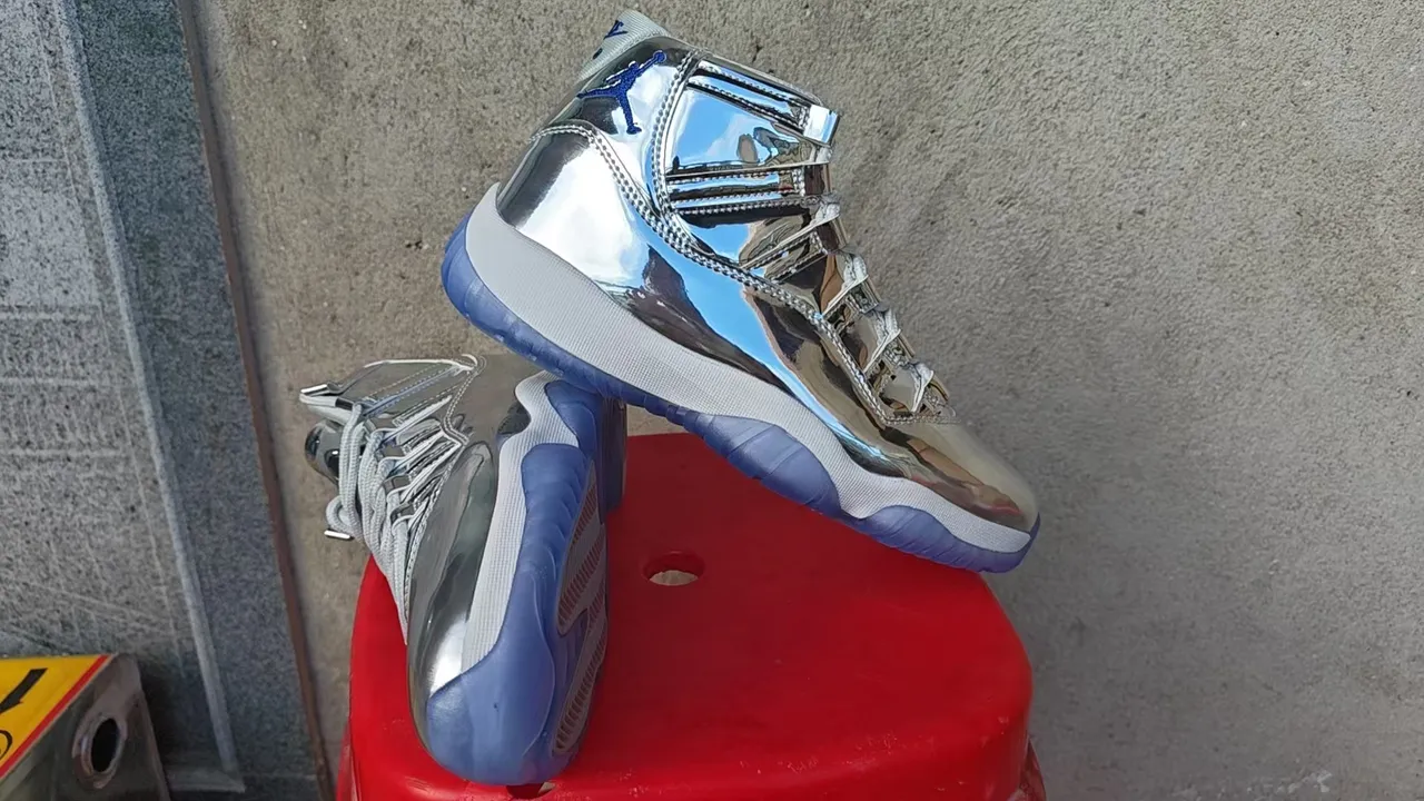 Zapatillas de baloncesto de caña alta Air Jordan 11 cromadas reflectantes 4
