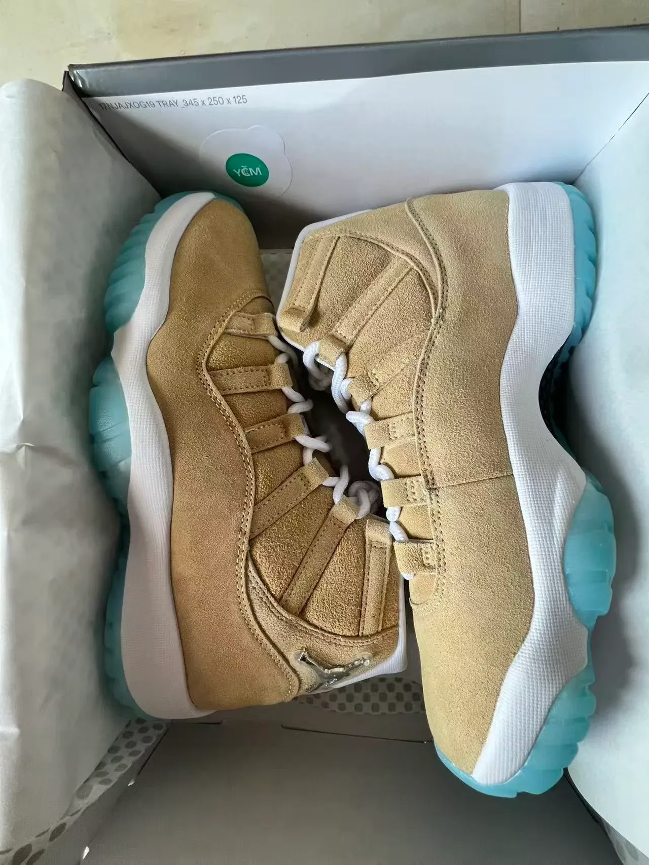 Air Jordan 11 Tan e Ice Blue Tênis de Basquete 9