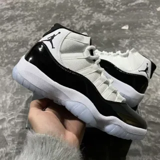 Air Jordan 11 白黑 漆皮 篮球鞋