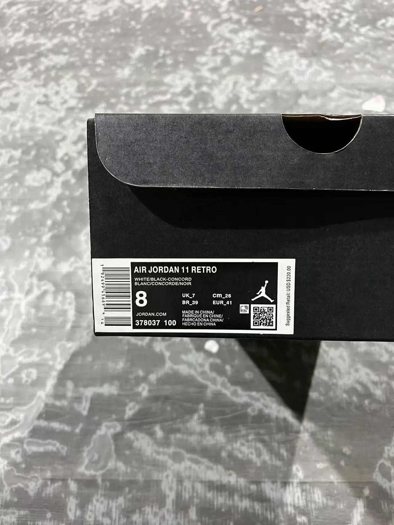 Air Jordan 11 Blanc et Noir Cuir Verni Chaussures de Basket 10