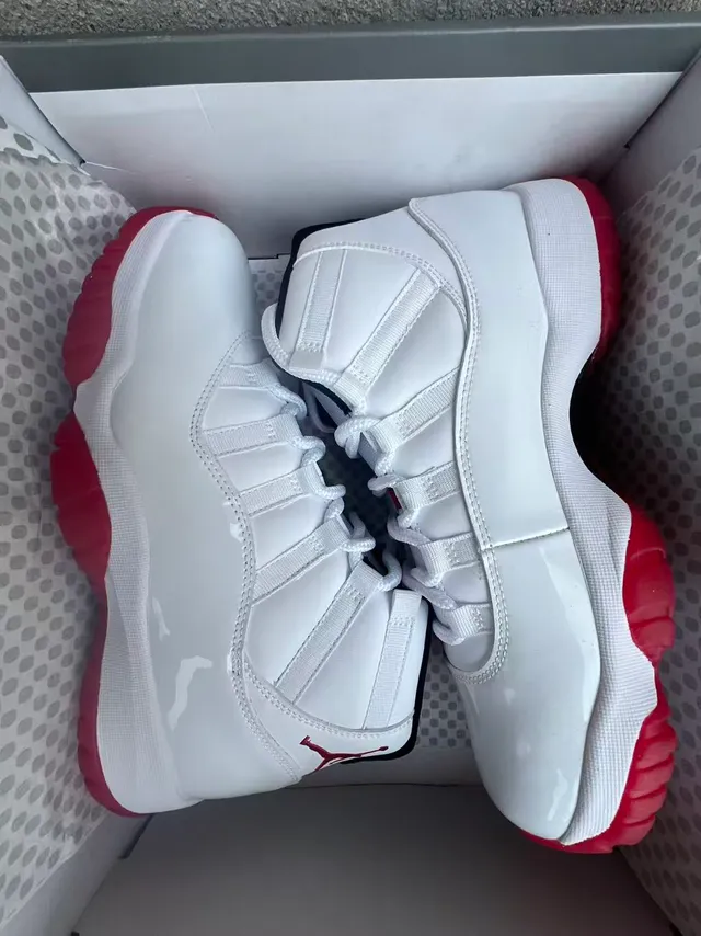 Air Jordan 11 White Red Basketball Shoes 9