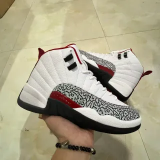 Air Jordan 12 blancas negras rojas estampado de elefante zapatillas de baloncesto