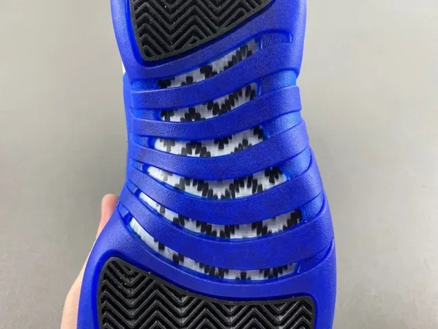 Air Jordan 12 Chaussures de Basketball Blanc et Bleu Royal 6