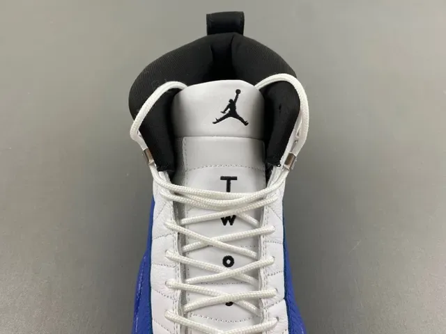Air Jordan 12 Chaussures de Basketball Blanc et Bleu Royal 8
