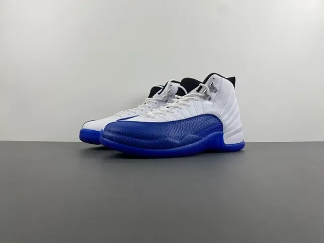 Air Jordan 12 Chaussures de Basketball Blanc et Bleu Royal 11