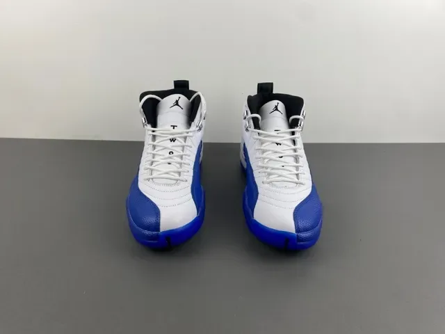 Air Jordan 12 Chaussures de Basketball Blanc et Bleu Royal 12