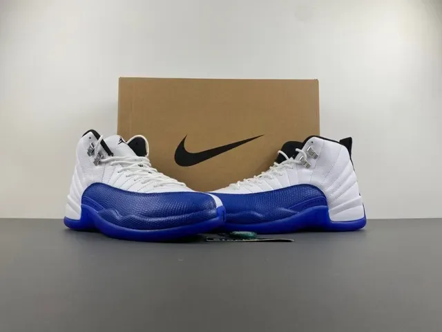 Air Jordan 12 Chaussures de Basketball Blanc et Bleu Royal 13