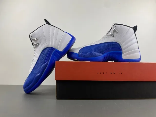 Air Jordan 12 Chaussures de Basketball Blanc et Bleu Royal 14