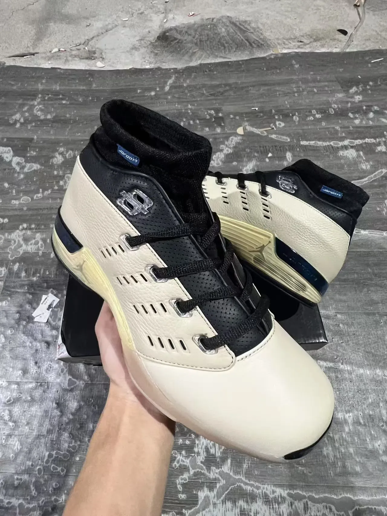Air Jordan 17 Off-White et Noir Chaussures de Basketball 2