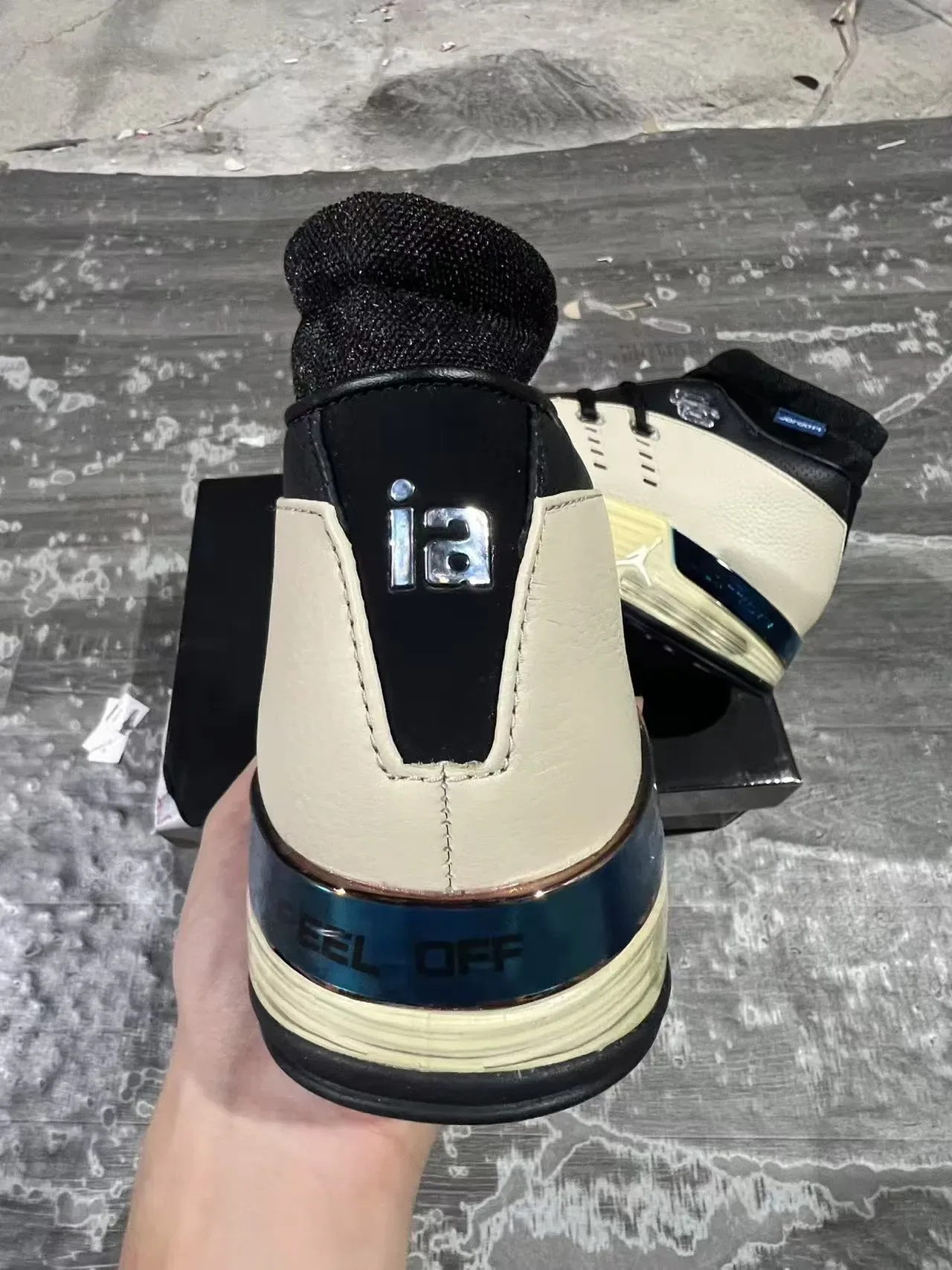 Air Jordan 17 Off-White et Noir Chaussures de Basketball 8