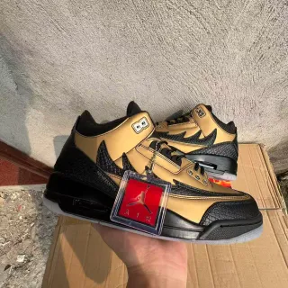 Air Jordan 3 金色和黑色爆裂纹篮球鞋
