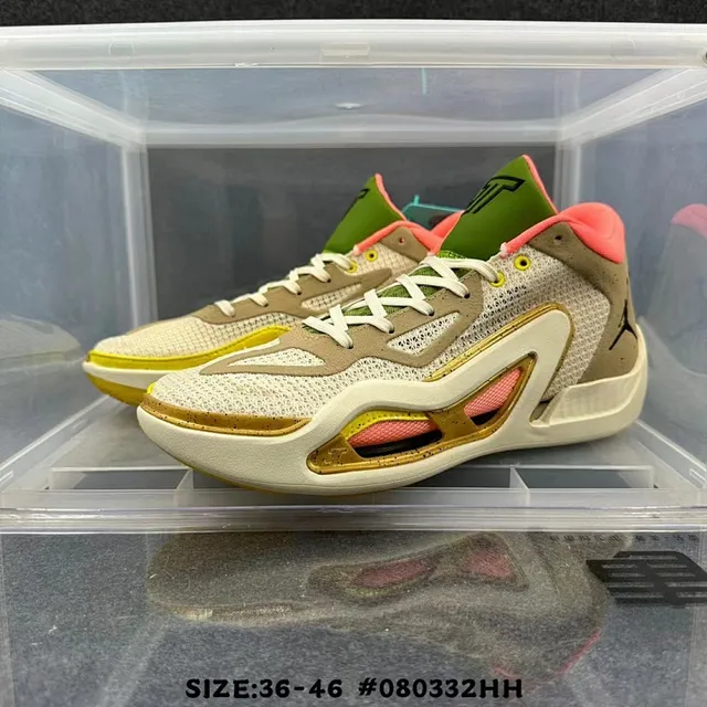 Chaussures de basketball Air Jordan 37 silhouette montante beige et vert conception en mesh et renforts synthétiques 2