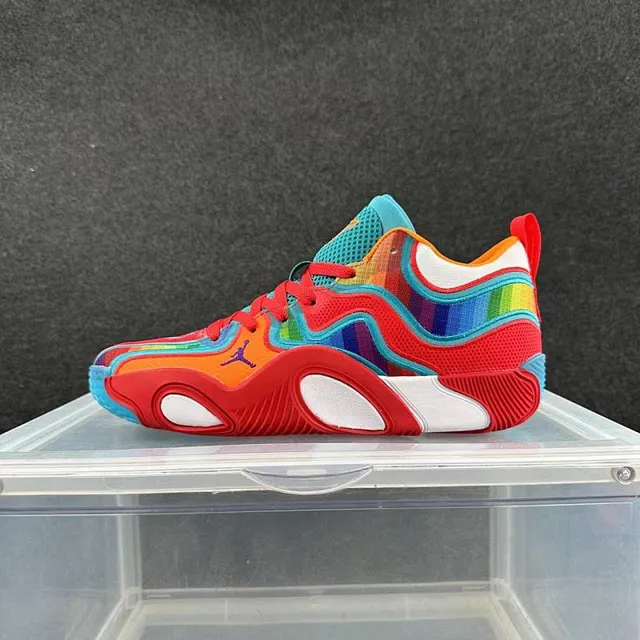 Chaussures de basketball Air Jordan 37 Low rouge multicolore à cage superposée ondulée et renfort arc-en-ciel 2