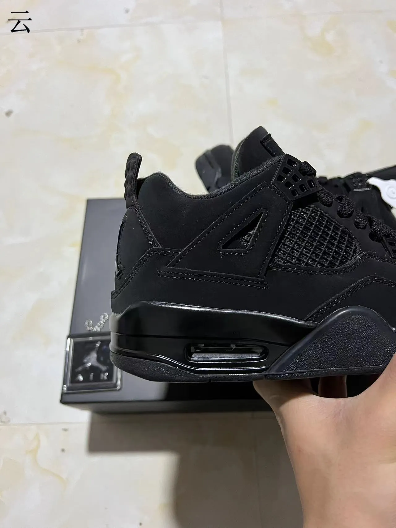 Chaussures de basketball Air Jordan 4 noires 6