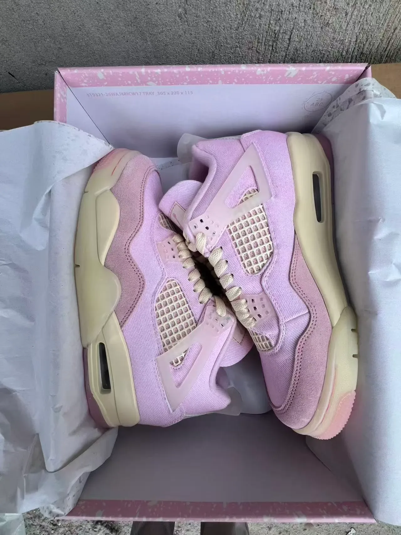 Tênis lifestyle Air Jordan 4 rosa e creme 9