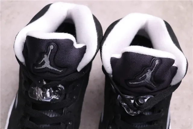 Air Jordan 5 Tênis de Basquete Preto Branco Azul Claro 4